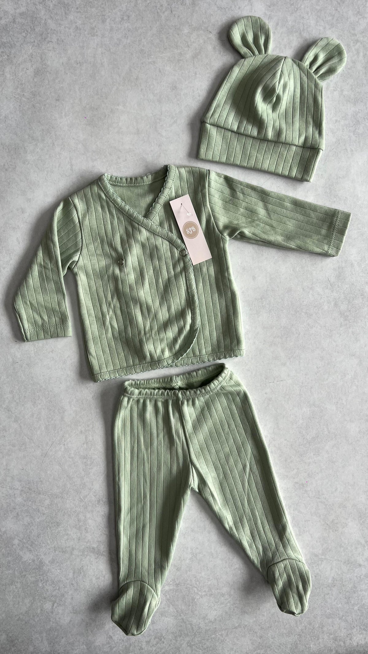 CONJUNTO BATA CRUZADA, PELELE Y GORRITA