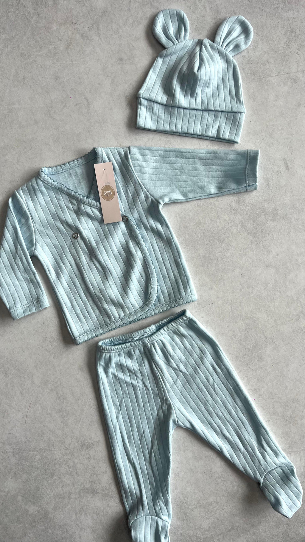 CONJUNTO BATA CRUZADA, PELELE Y GORRITA