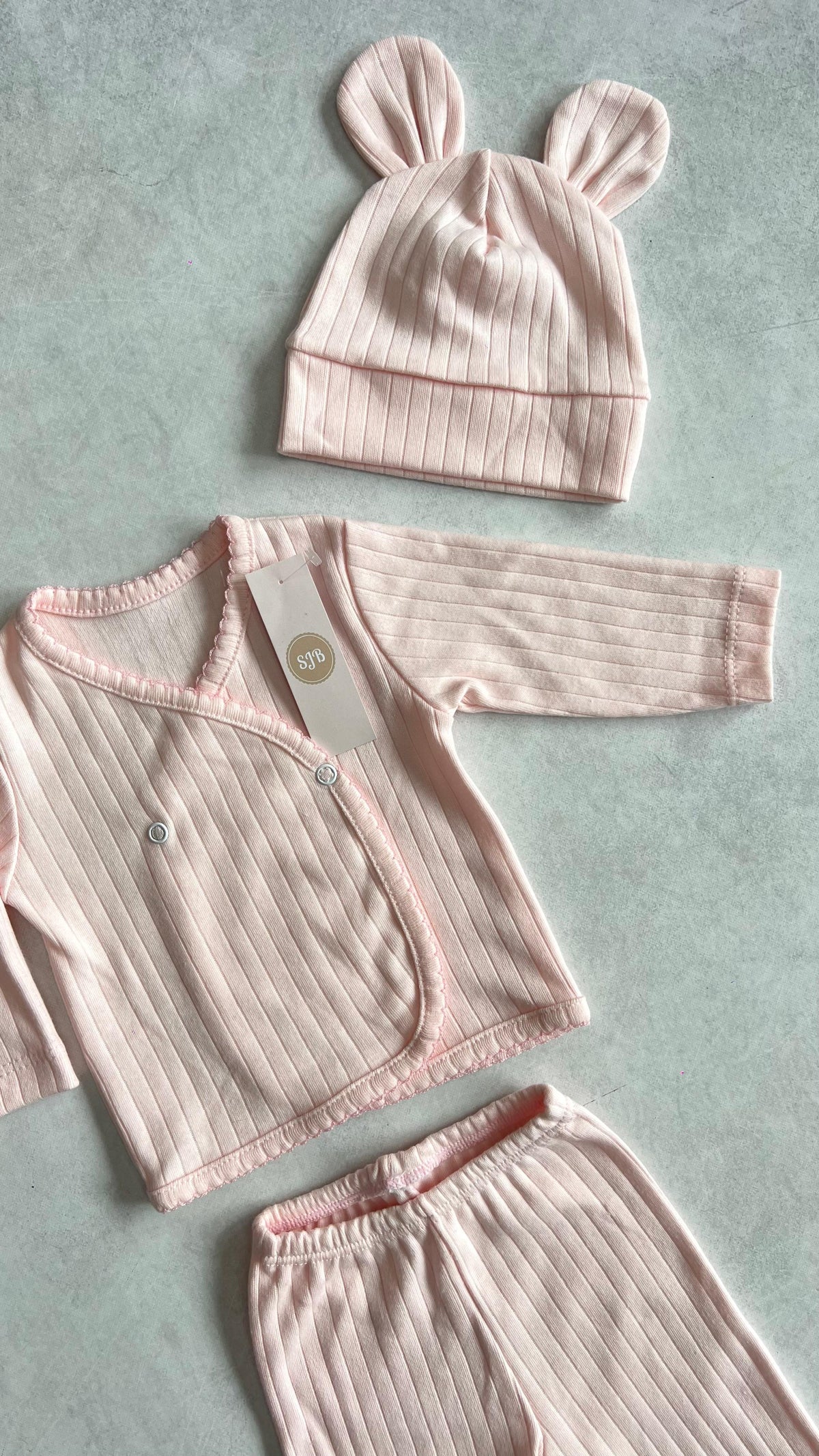 CONJUNTO BATA CRUZADA, PELELE Y GORRITA