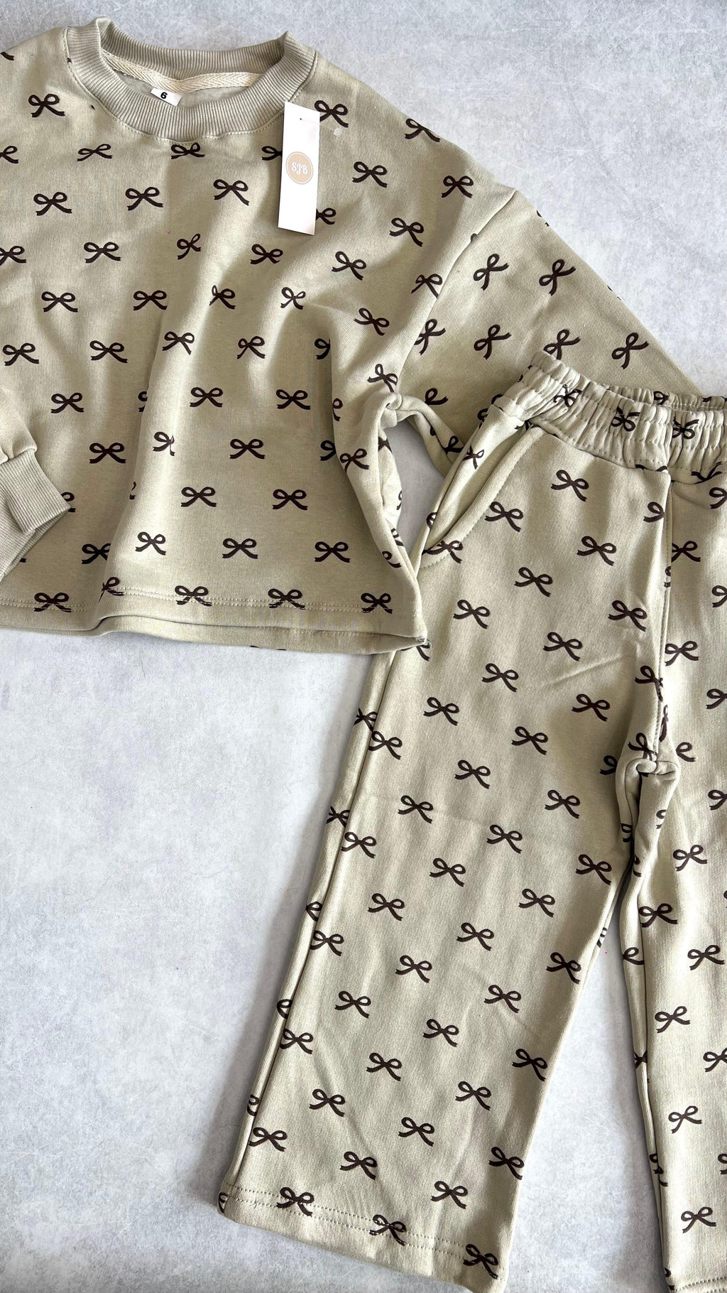 CONJUNTO ESTAMPADO MOÑAS