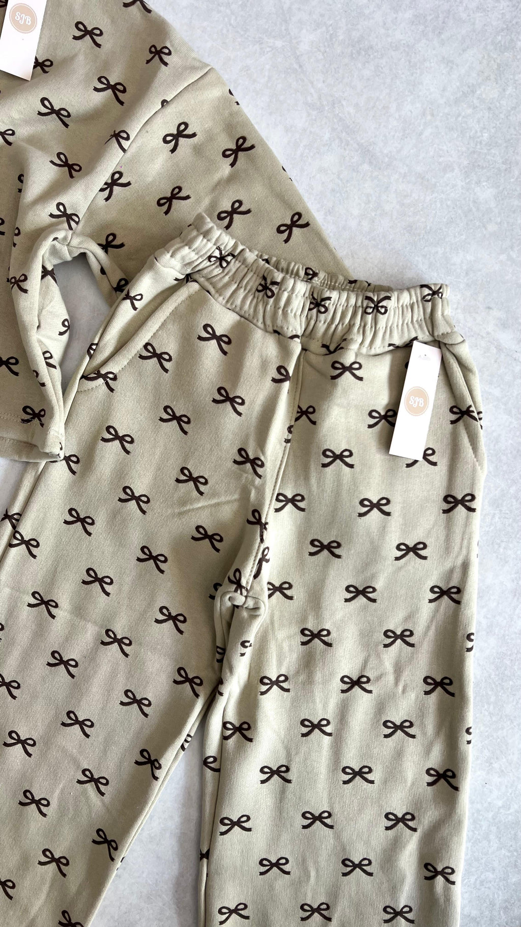 CONJUNTO ESTAMPADO MOÑAS