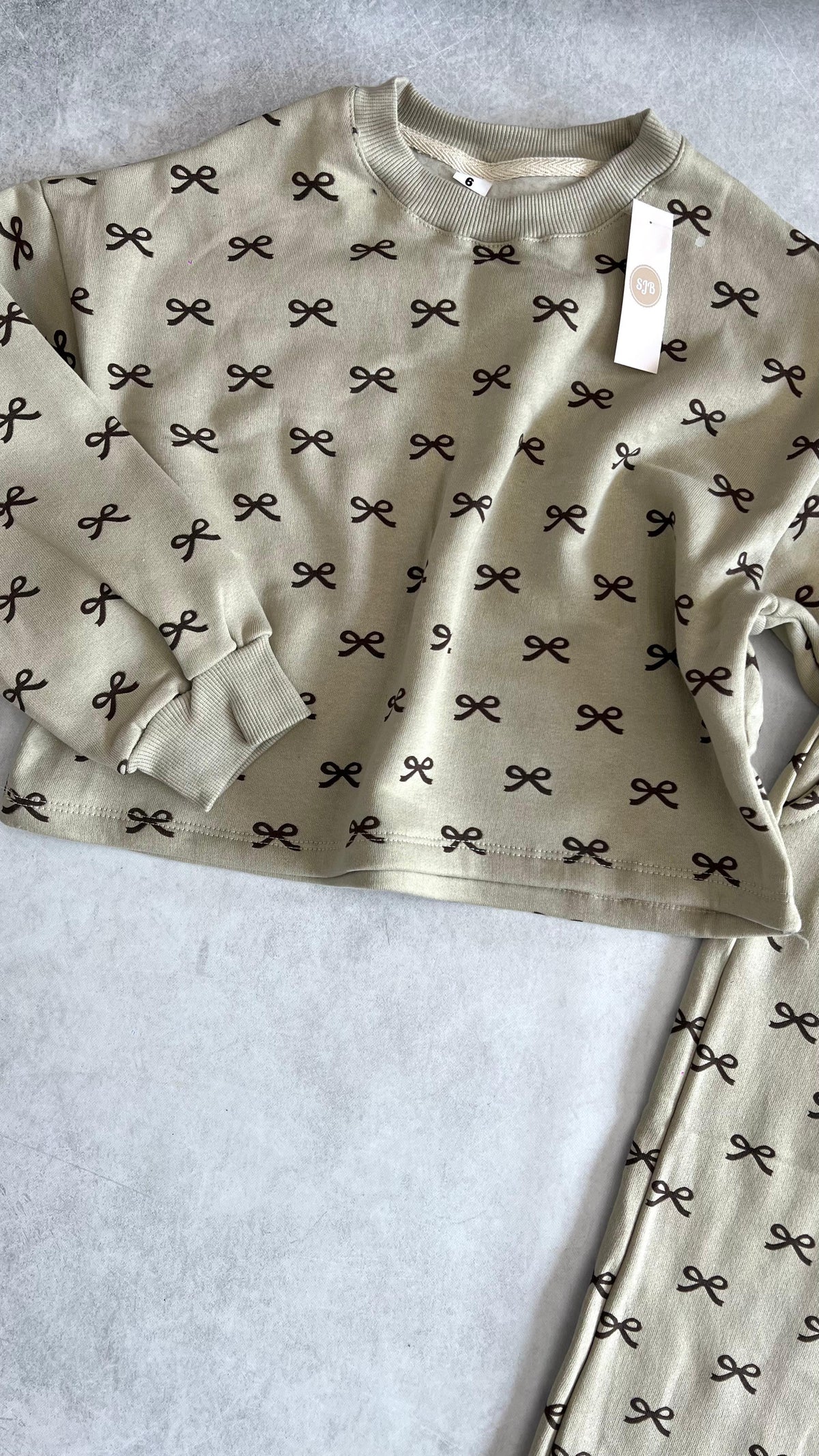 CONJUNTO ESTAMPADO MOÑAS