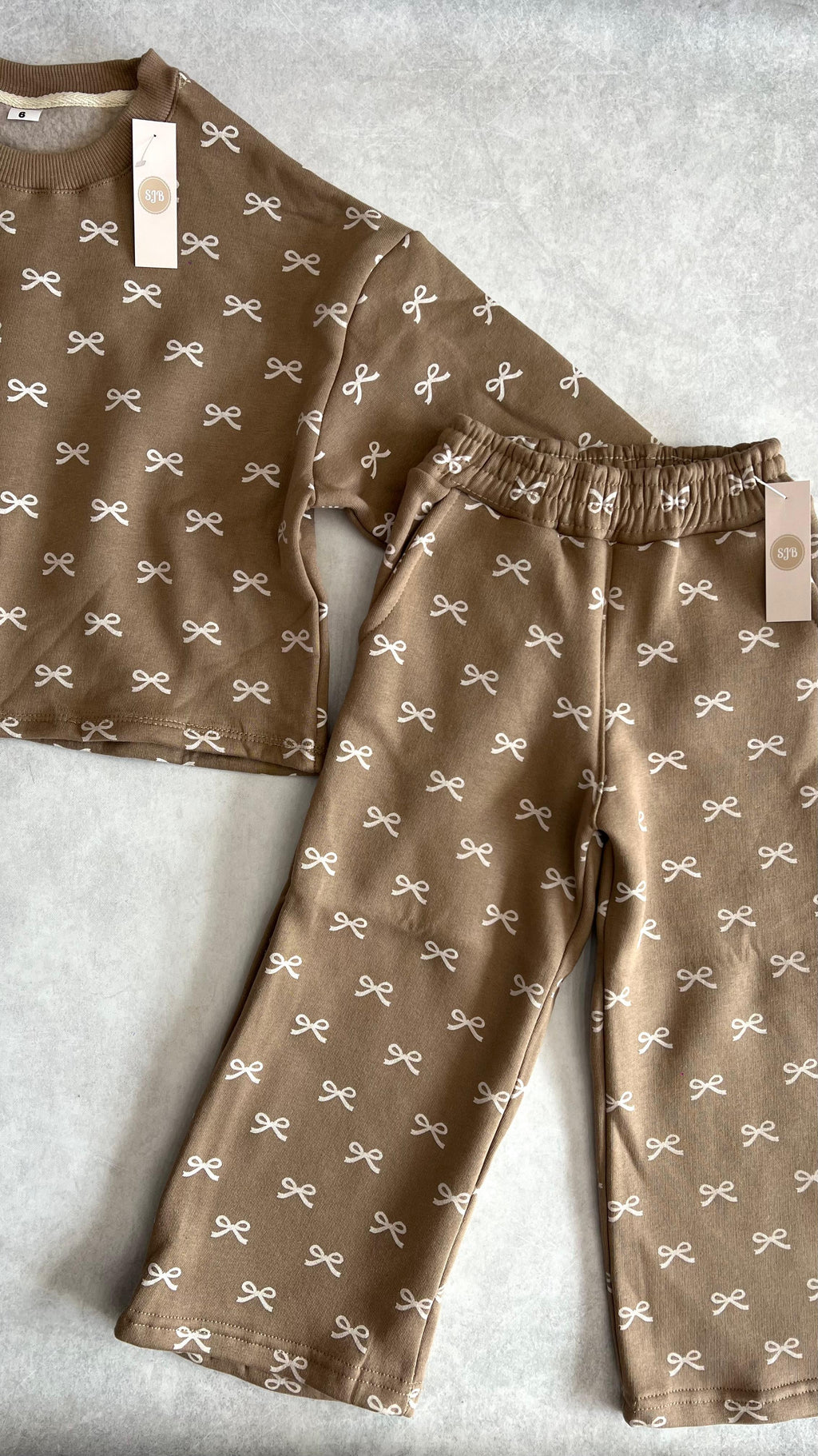CONJUNTO ESTAMPADO MOÑAS