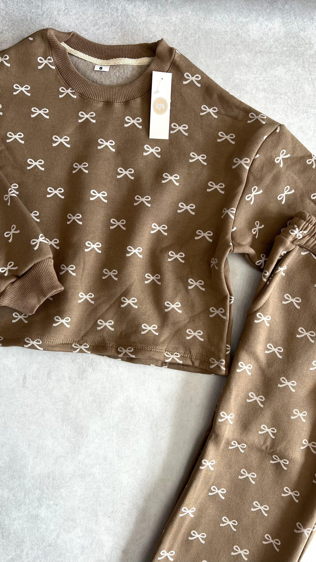CONJUNTO ESTAMPADO MOÑAS