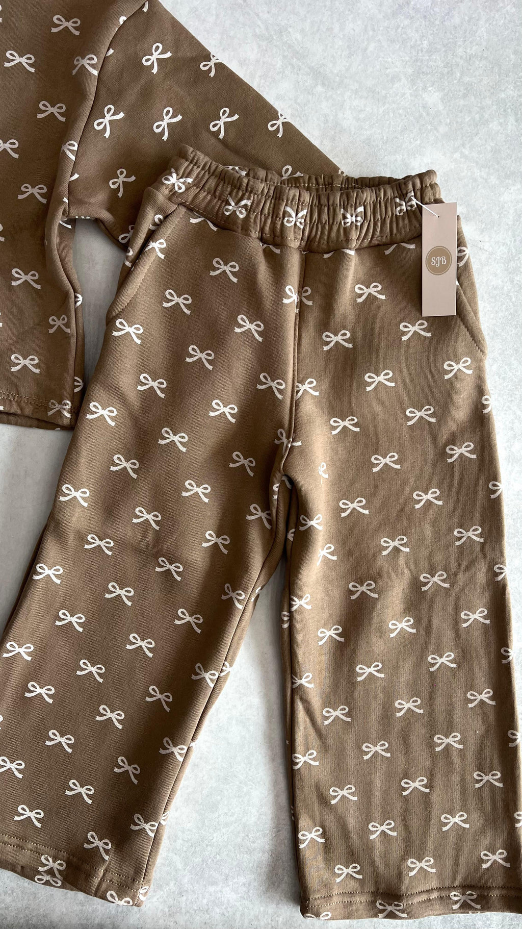 CONJUNTO ESTAMPADO MOÑAS