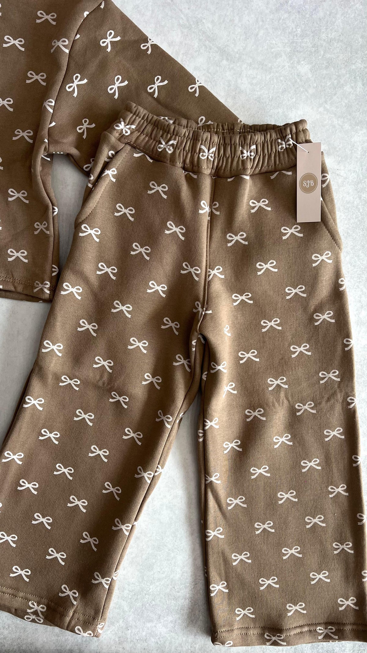 CONJUNTO ESTAMPADO MOÑAS
