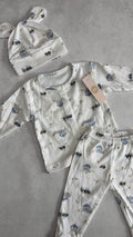 CONJUNTO ESTAMPADO BATA, PELELE Y GORRITA