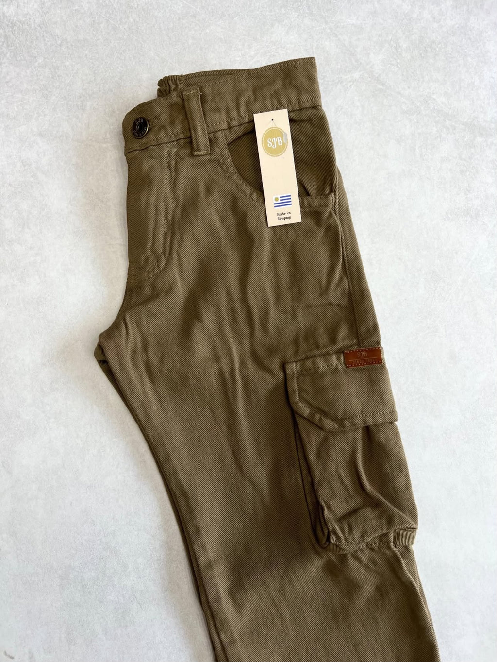 PANTALÓN CARGO DE GABARDINA