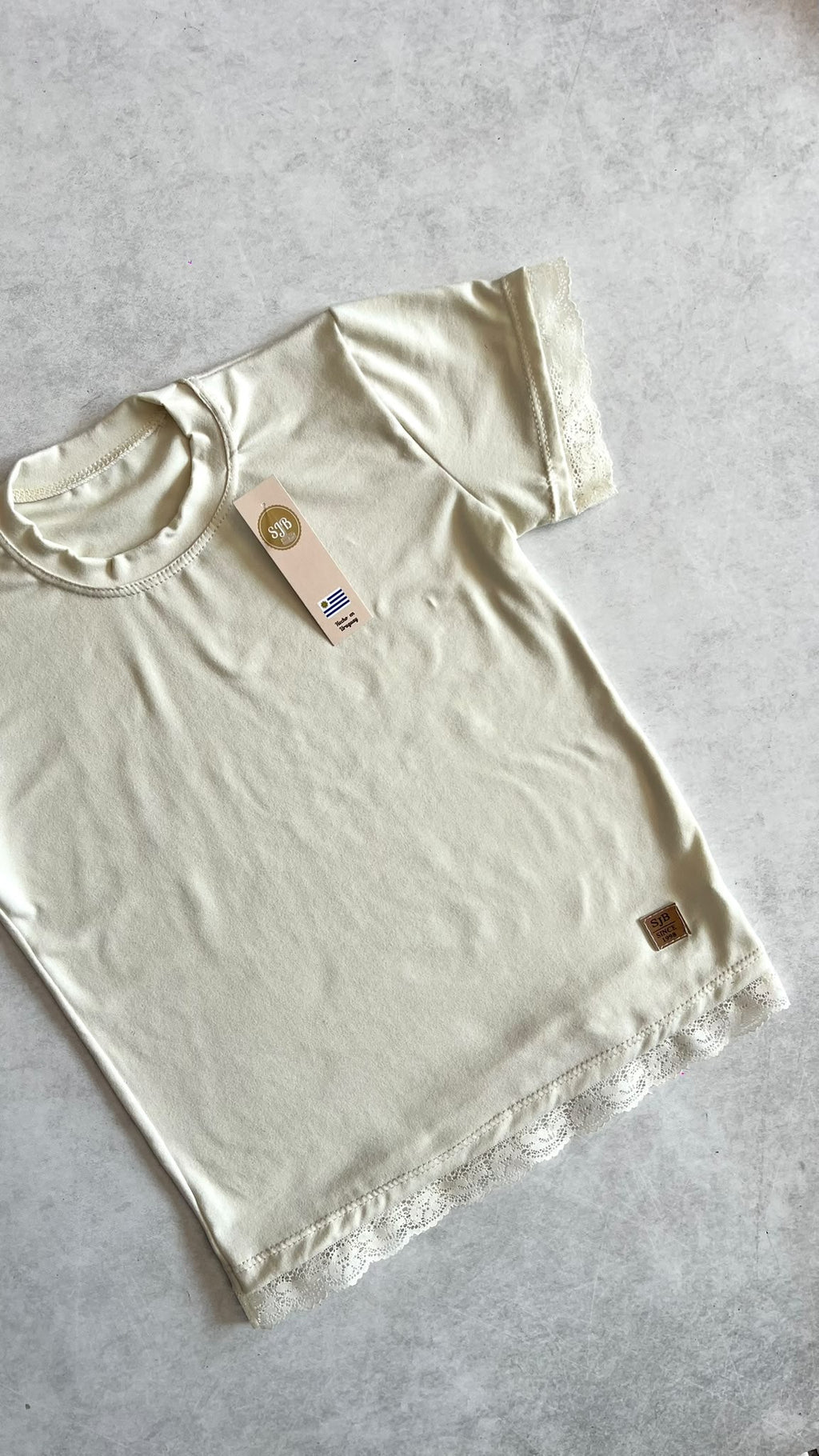 REMERA ENCAJE