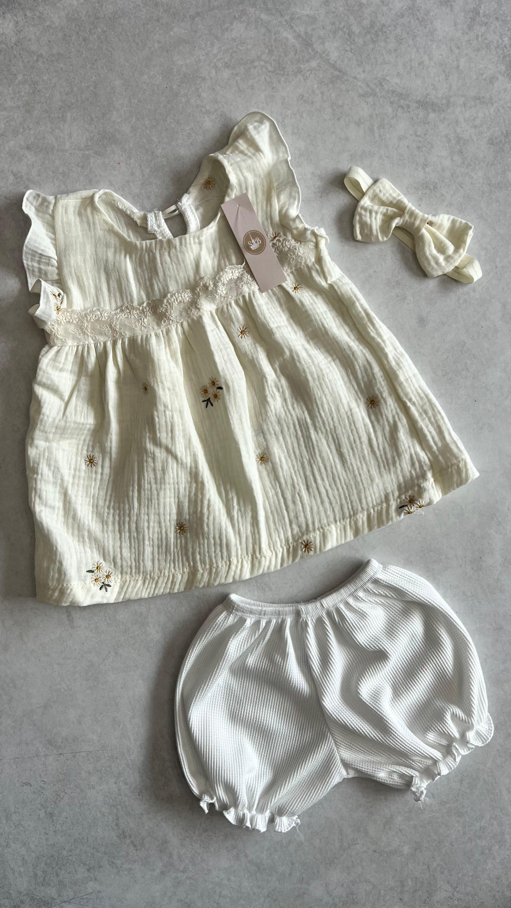 CONJUNTO MUSELINA BORDADA 3 PIEZAS