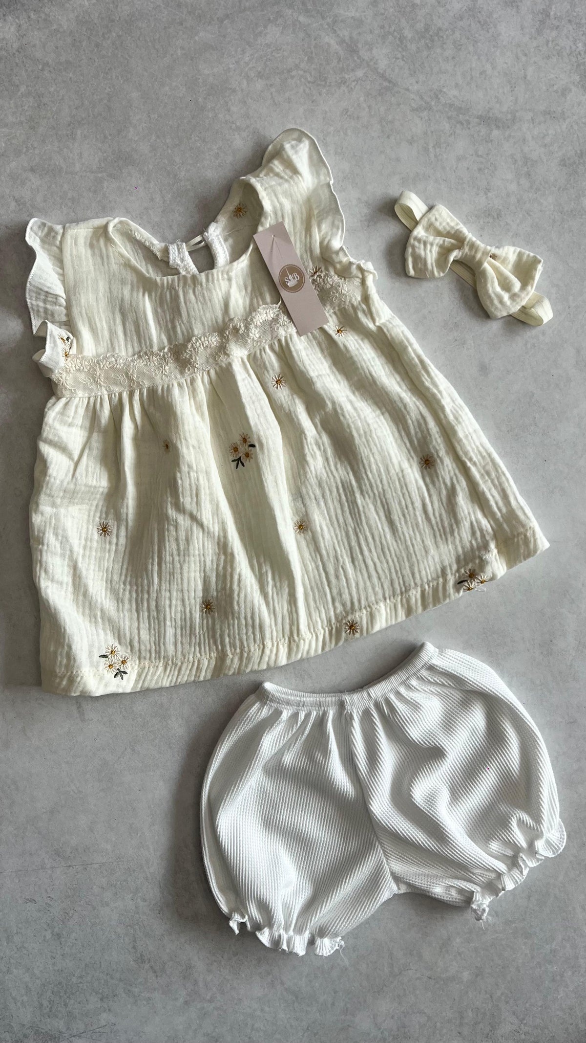 CONJUNTO MUSELINA BORDADA 3 PIEZAS