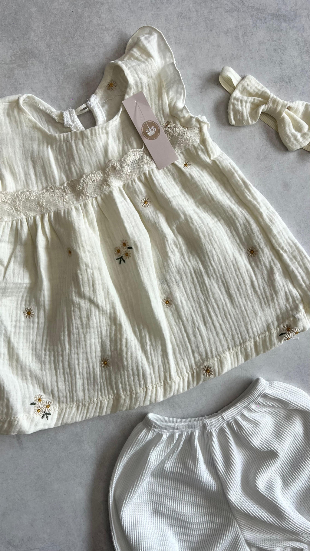 CONJUNTO MUSELINA BORDADA 3 PIEZAS