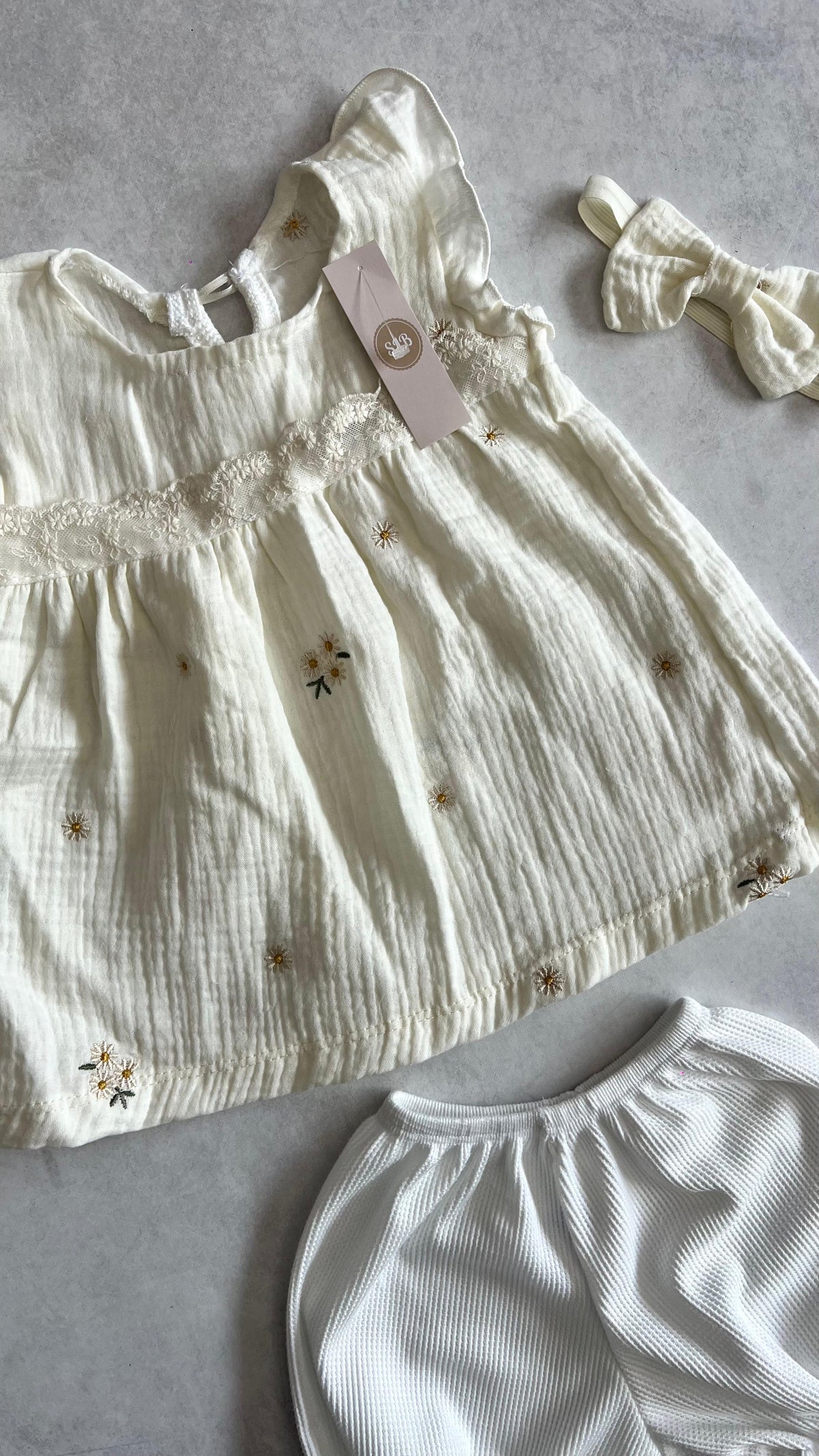 CONJUNTO MUSELINA BORDADA 3 PIEZAS