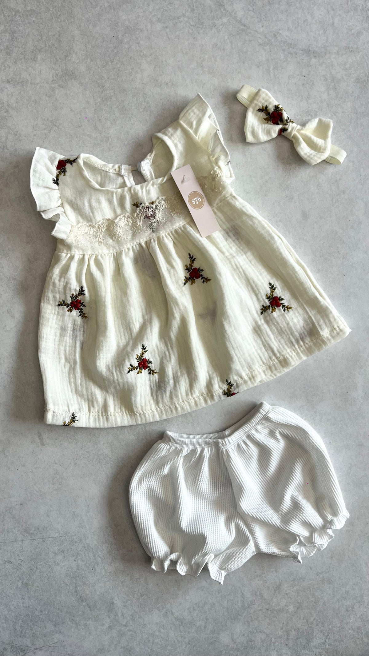 CONJUNTO MUSELINA BORDADA 3 PIEZAS