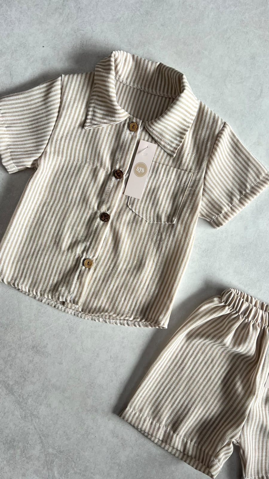 CONJUNTO RAYAS CAMISA Y SHORT